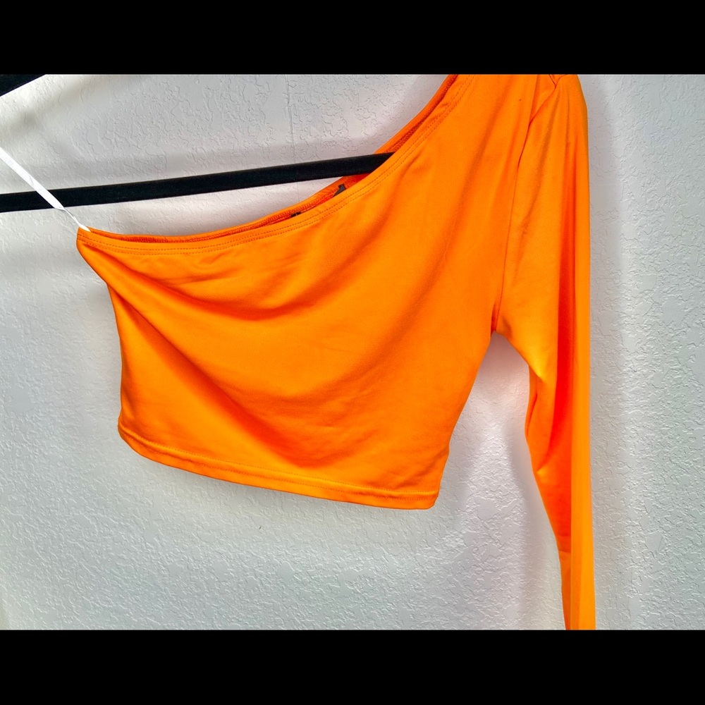 Asymmetrical long shelve orange crop top - Picture 3 of 3